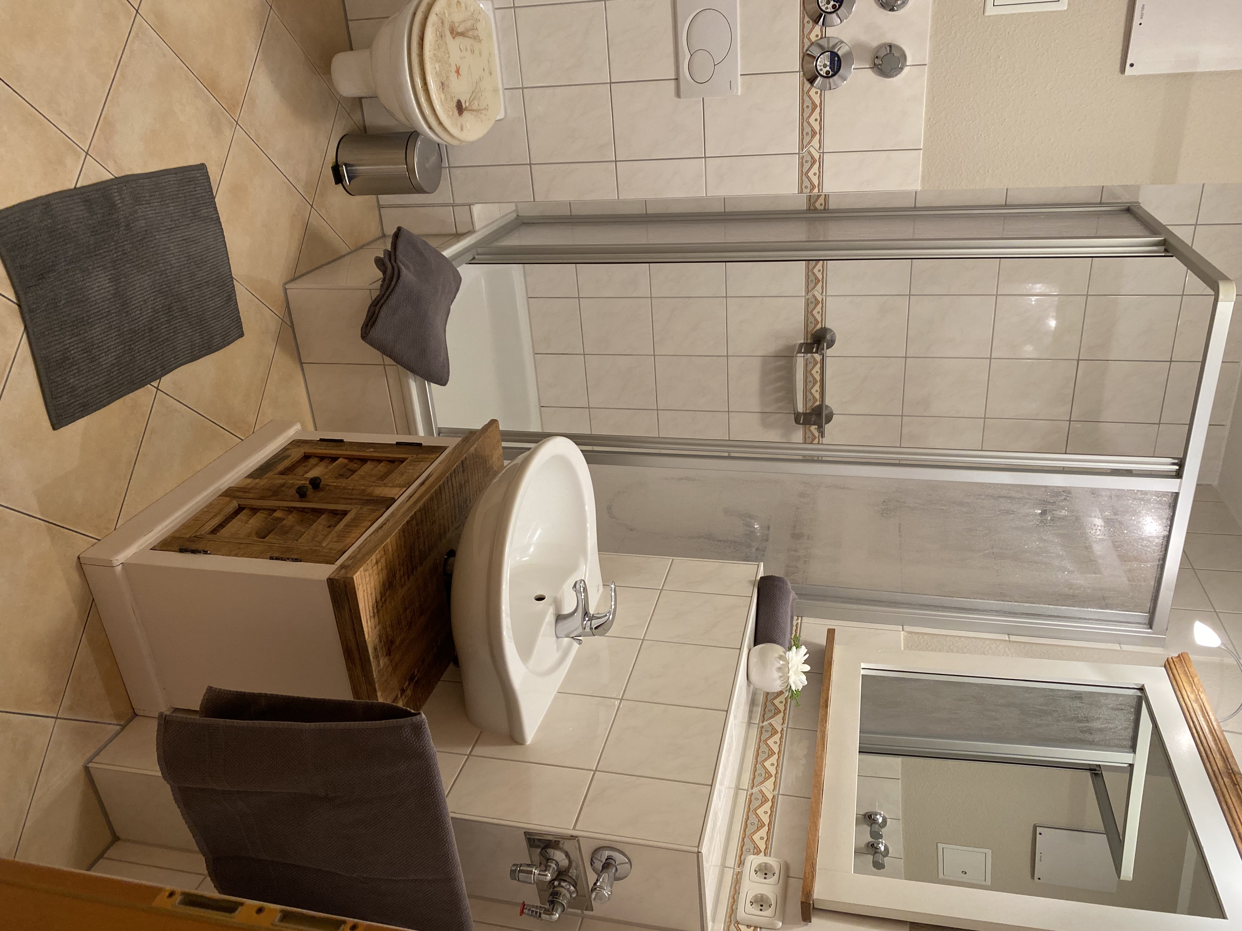 Wustrow Silder Right Bad Flur